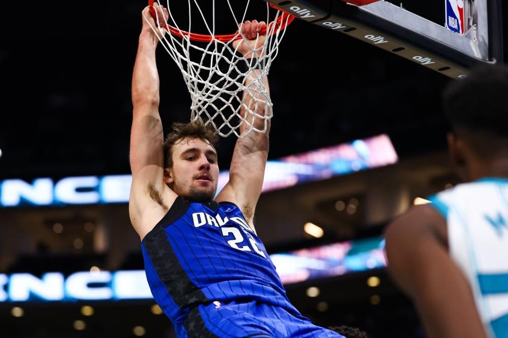 更是它背后 更是它背后